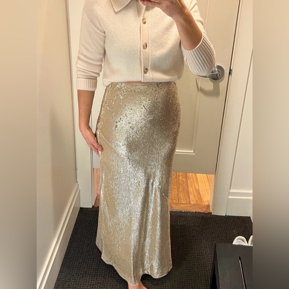 Banana Republic Dresses & Skirts - Banana Republic Gold Sequin Maxi Skirt